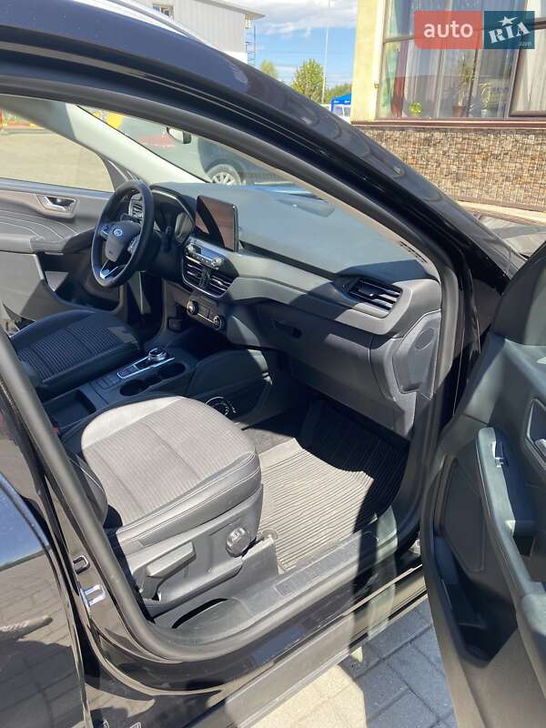 Внедорожник / Кроссовер Ford Kuga 2021 в Львове
