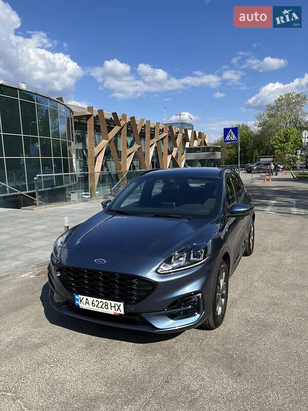 Внедорожник / Кроссовер Ford Kuga 2021 в Киеве