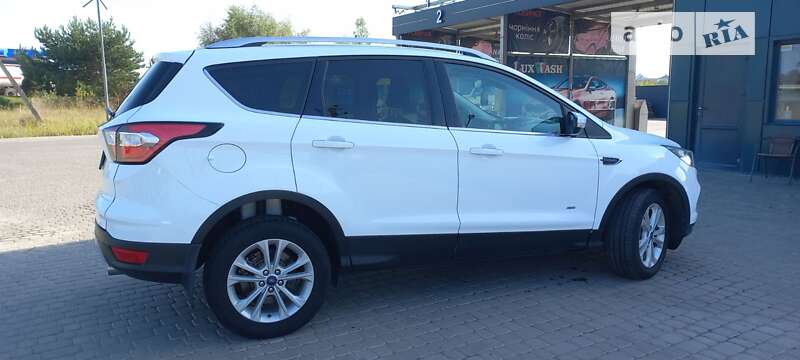 Внедорожник / Кроссовер Ford Kuga 2017 в Жовкве