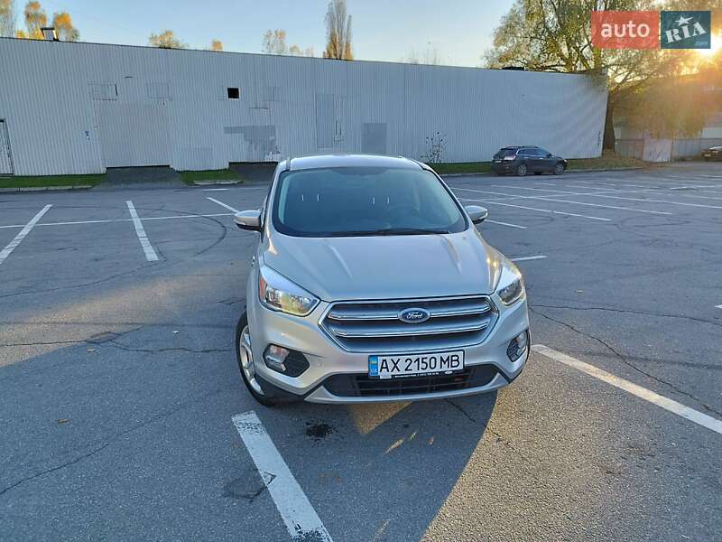 Внедорожник / Кроссовер Ford Kuga 2017 в Чутове
