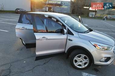 Внедорожник / Кроссовер Ford Kuga 2017 в 