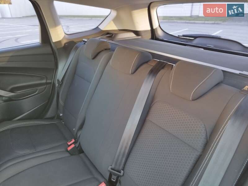 Внедорожник / Кроссовер Ford Kuga 2017 в Чутове