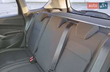 Внедорожник / Кроссовер Ford Kuga 2017 в 
