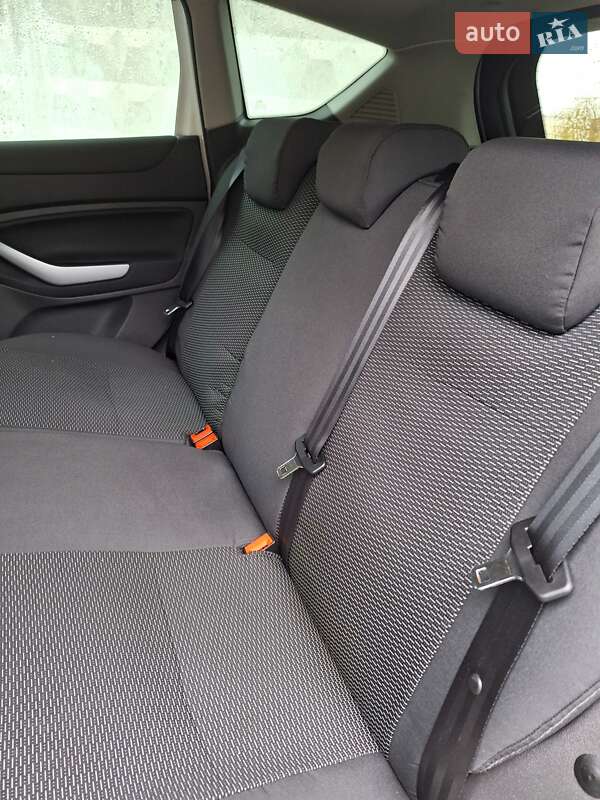 Позашляховик / Кросовер Ford Kuga 2011 в Шептицькому