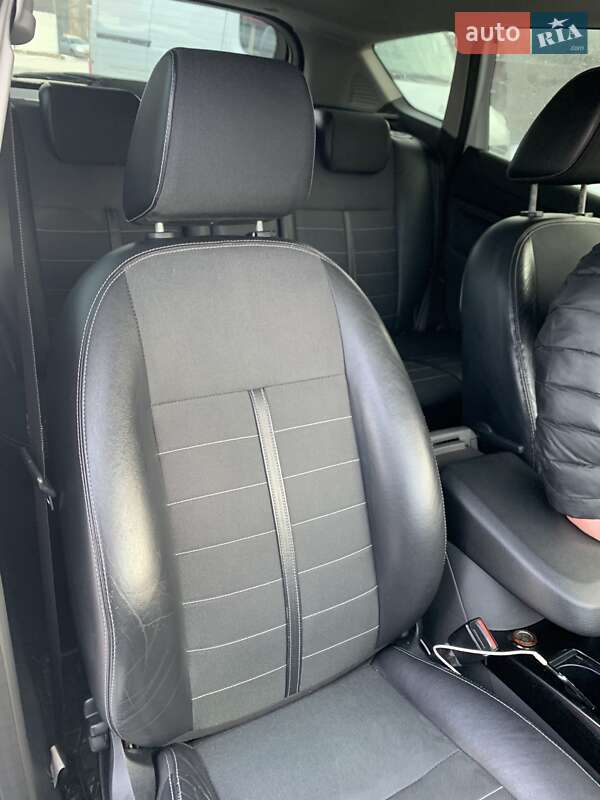 Внедорожник / Кроссовер Ford Kuga 2012 в Ровно