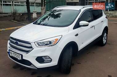 Позашляховик / Кросовер Ford Kuga 2016 в 