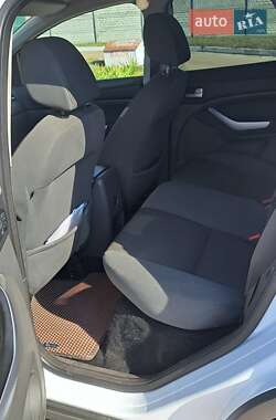 Внедорожник / Кроссовер Ford Kuga 2011 в 