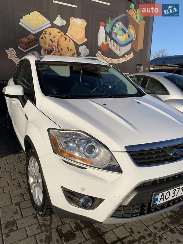 Позашляховик / Кросовер Ford Kuga 2012 в Перечині