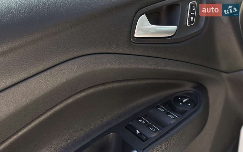 Позашляховик / Кросовер Ford Kuga 2013 в Чернівцях