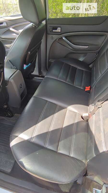 Внедорожник / Кроссовер Ford Kuga 2011 в Еланце