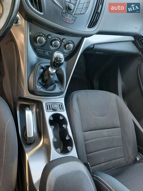 Внедорожник / Кроссовер Ford Kuga 2015 в Каменском