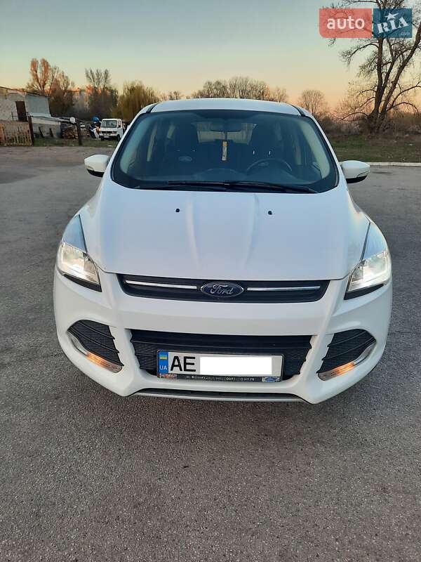 Внедорожник / Кроссовер Ford Kuga 2015 в Каменском