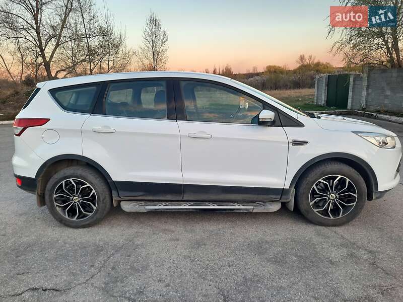Внедорожник / Кроссовер Ford Kuga 2015 в Каменском