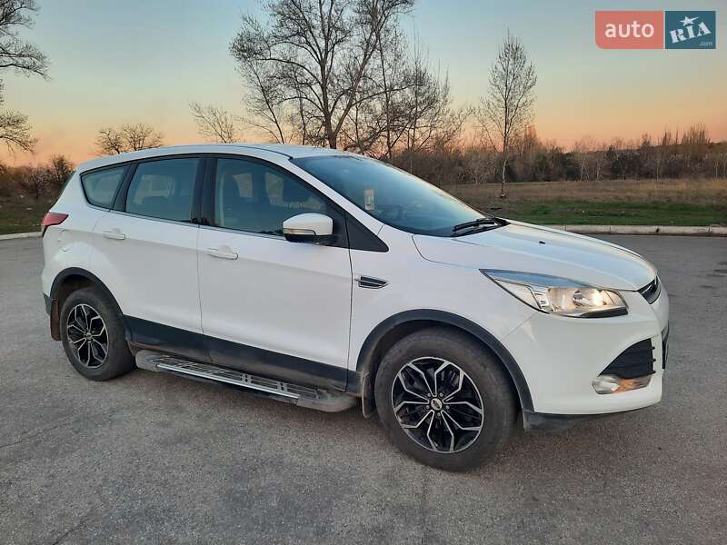Внедорожник / Кроссовер Ford Kuga 2015 в Каменском