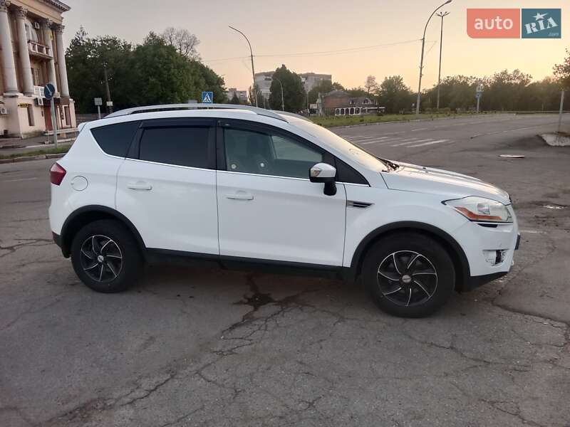 Внедорожник / Кроссовер Ford Kuga 2011 в Первомайске