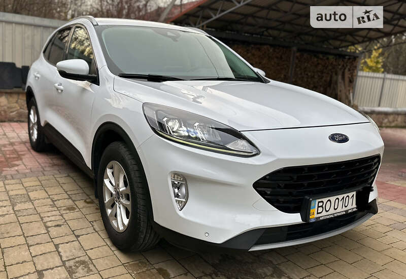 Позашляховик / Кросовер Ford Kuga 2021 в Тернополі