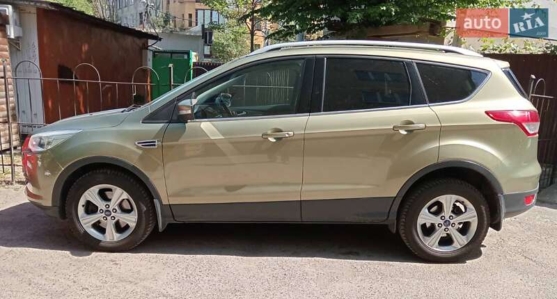 Внедорожник / Кроссовер Ford Kuga 2013 в 