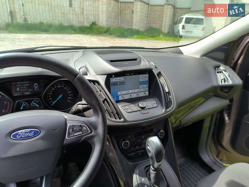 Позашляховик / Кросовер Ford Kuga 2019 в Чернівцях