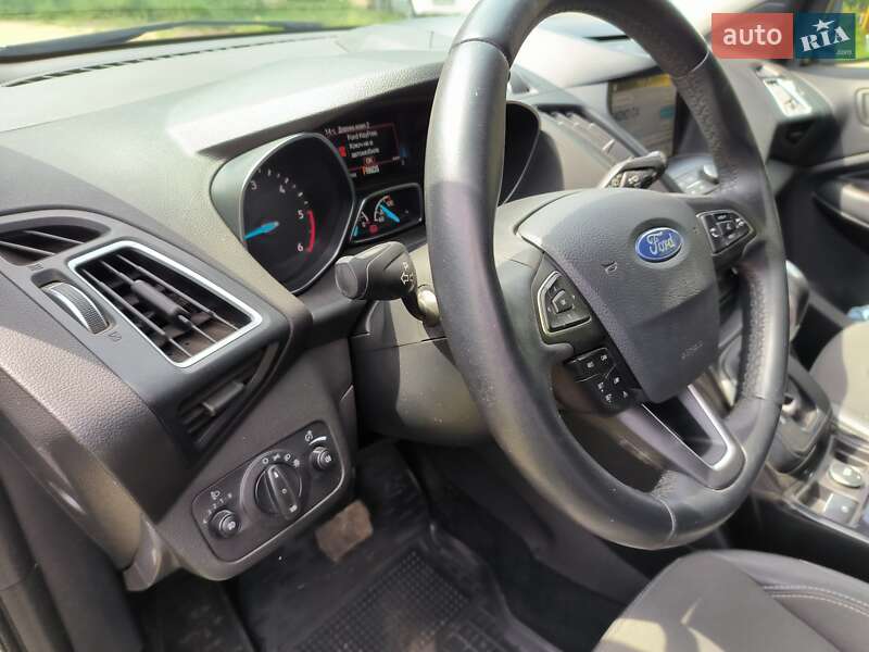 Позашляховик / Кросовер Ford Kuga 2019 в Чернівцях