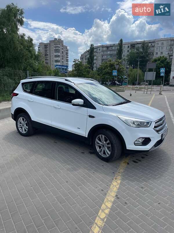 Внедорожник / Кроссовер Ford Kuga 2018 в Сумах