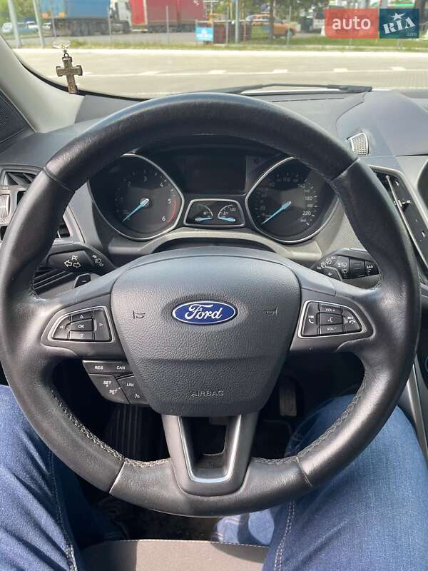 Внедорожник / Кроссовер Ford Kuga 2018 в Сумах