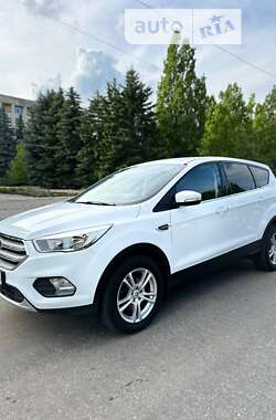 Позашляховик / Кросовер Ford Kuga 2017 в Києві