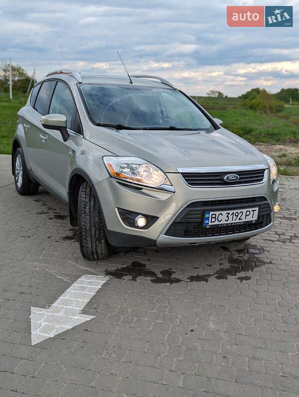 Позашляховик / Кросовер Ford Kuga 2010 в Львові
