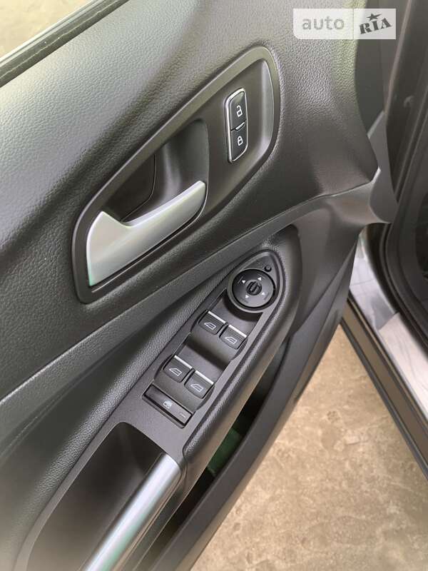 Позашляховик / Кросовер Ford Kuga 2015 в Тернополі