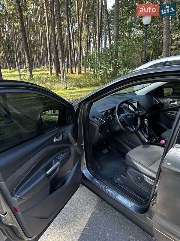 Внедорожник / Кроссовер Ford Kuga 2019 в Чернигове