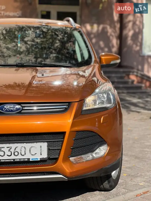 Позашляховик / Кросовер Ford Kuga 2015 в 