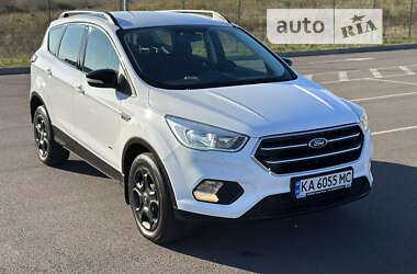 Позашляховик / Кросовер Ford Kuga 2017 в Рівному