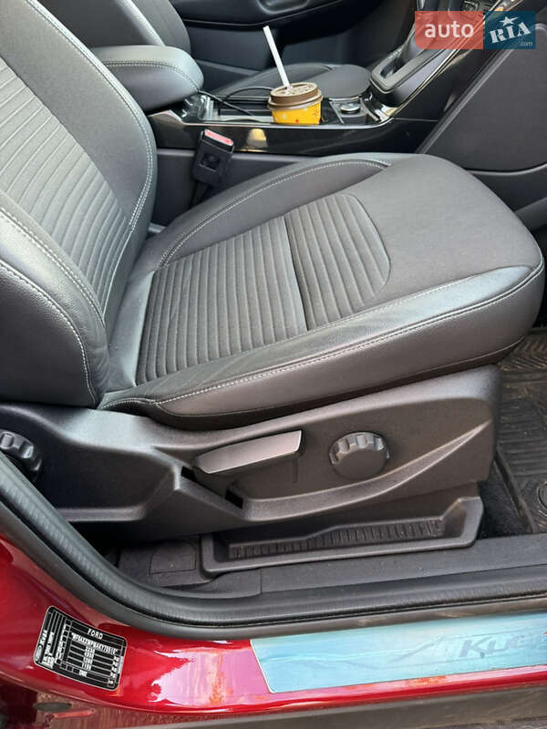 Позашляховик / Кросовер Ford Kuga 2019 в Києві