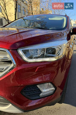 Внедорожник / Кроссовер Ford Kuga 2019 в 