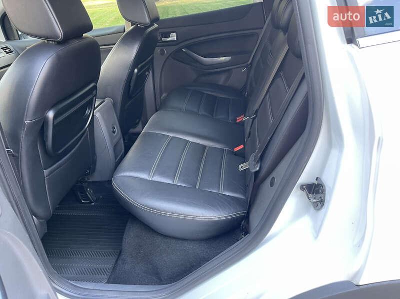 Внедорожник / Кроссовер Ford Kuga 2012 в Чернигове