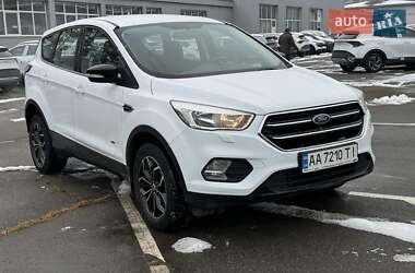 Внедорожник / Кроссовер Ford Kuga 2017 в Киеве