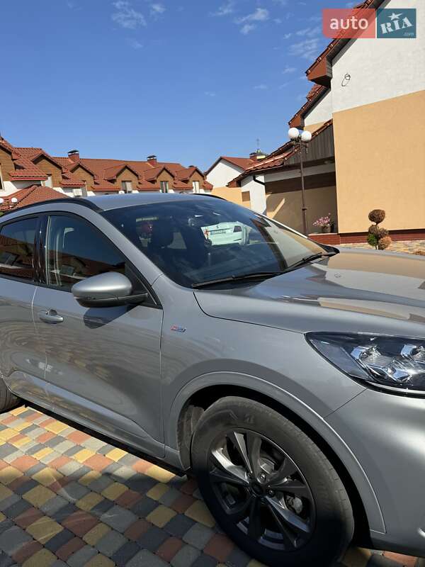 Внедорожник / Кроссовер Ford Kuga 2021 в Тячеве