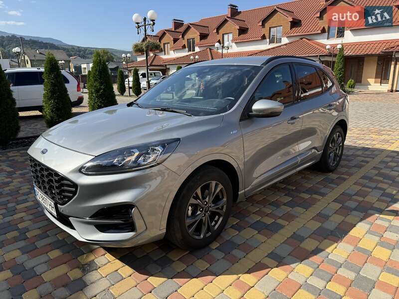 Внедорожник / Кроссовер Ford Kuga 2021 в Тячеве