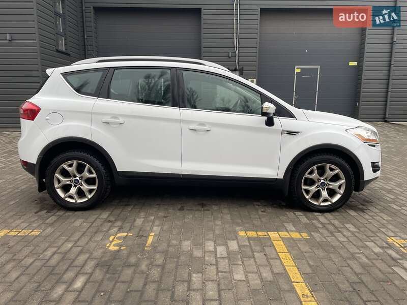 Внедорожник / Кроссовер Ford Kuga 2012 в 