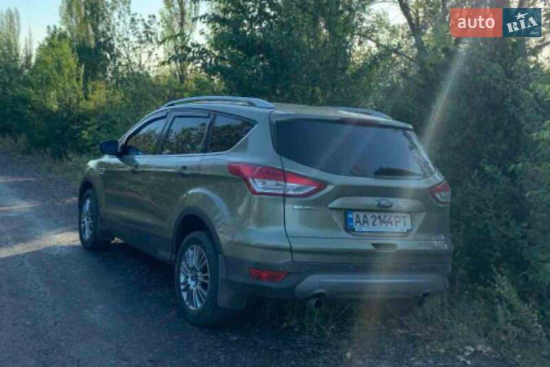 Внедорожник / Кроссовер Ford Kuga 2013 в 