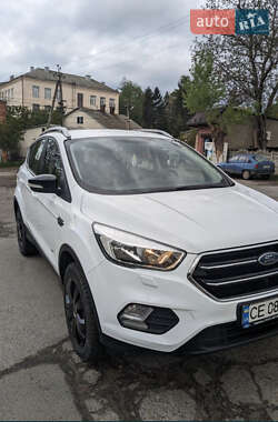 Внедорожник / Кроссовер Ford Kuga 2017 в Черновцах