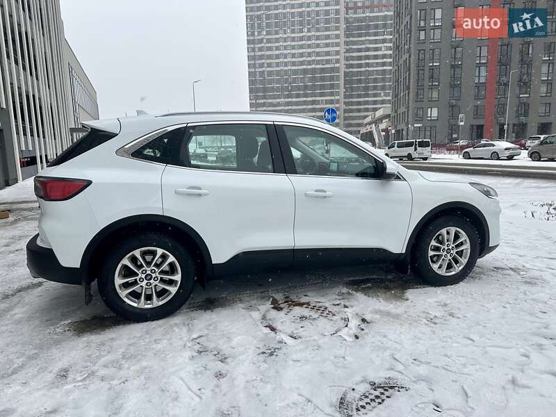 Внедорожник / Кроссовер Ford Kuga 2020 в Ирпене