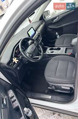 Позашляховик / Кросовер Ford Kuga 2020 в 