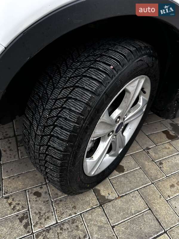 Внедорожник / Кроссовер Ford Kuga 2013 в Николаеве