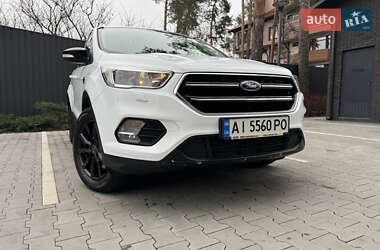 Внедорожник / Кроссовер Ford Kuga 2017 в Ирпене