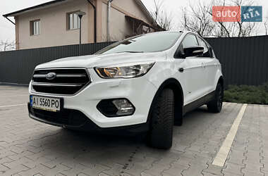 Внедорожник / Кроссовер Ford Kuga 2017 в Ирпене