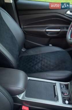 Внедорожник / Кроссовер Ford Kuga 2017 в 