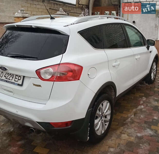 Внедорожник / Кроссовер Ford Kuga 2012 в Хусте