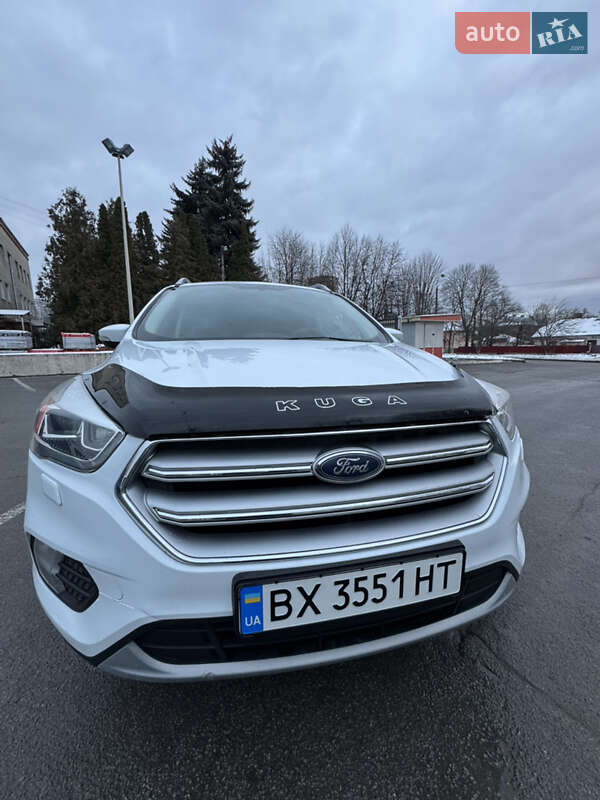 Внедорожник / Кроссовер Ford Kuga 2017 в Каменец-Подольском