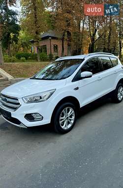 Позашляховик / Кросовер Ford Kuga 2020 в Києві