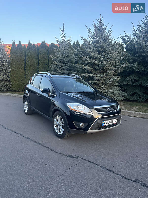 Позашляховик / Кросовер Ford Kuga 2012 в Жашківу